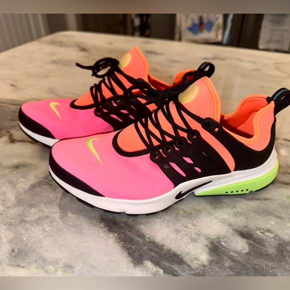 Nike Shoes - Women’s Nike Presto Sneakers - EUC - Size 8
